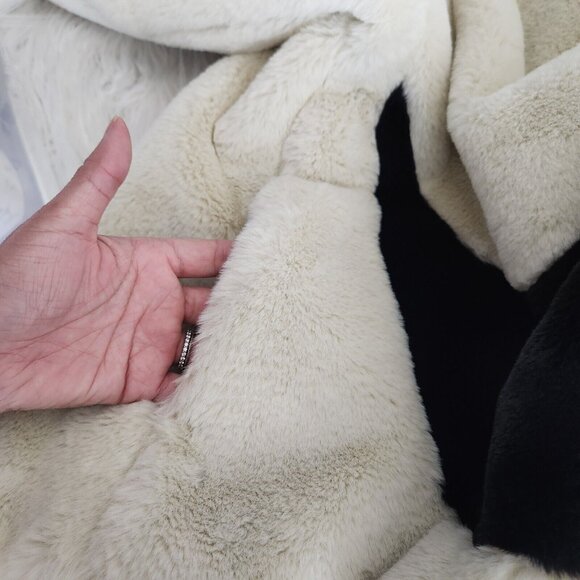 Nike Essentials Women's XL Big Swoosh Faux Fur Logo Full Zip Jacket - Picture 13 of 16